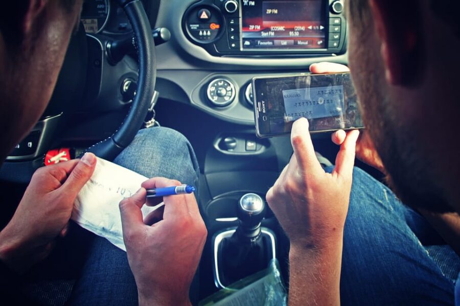 Valencia: City Quest with Virtual Guide - How the Virtual Guide Enhances the Exploration