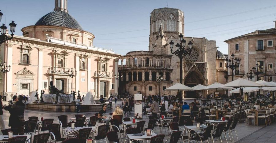 Valencia: Express Walk with a Local in 60 minutes - Meeting Point at Torres de Serranos for Easy Access