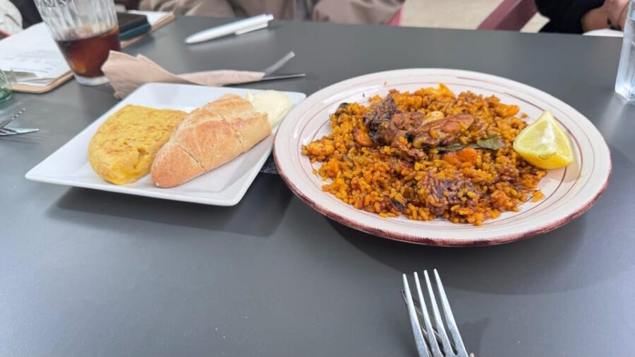 Valencia: Guided Private Bike Tour with Tapas and Drinks - Exploring Valencias Old Town on Two Wheels