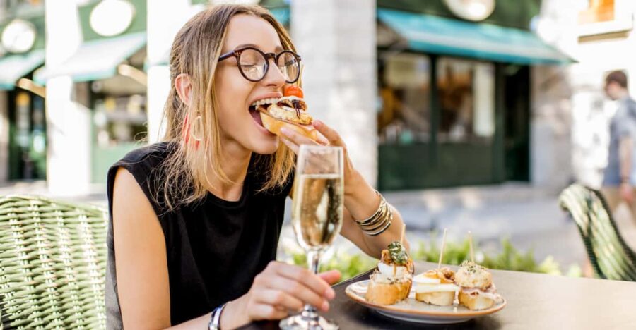 Valencia: Private Brunch Tour with Basic Spanish Learning - Exploring Valencia’s Historic Streets and Landmarks