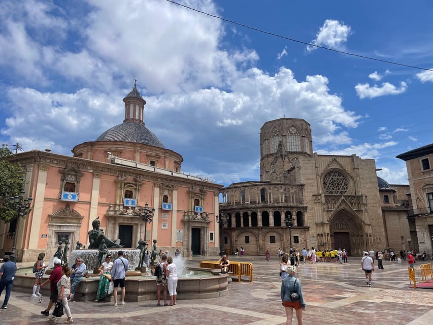 Valencia: Top 25 Highlights Guided Bike Tour - Exploring the Vibrant Ruzafa Neighborhood