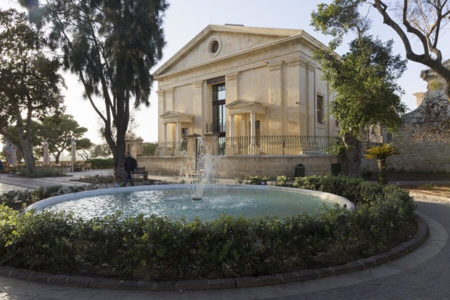 Valletta: Food and Culture Private Tour - Tasting Malta’s Traditional Dishes: Pastizzi and Rabbit