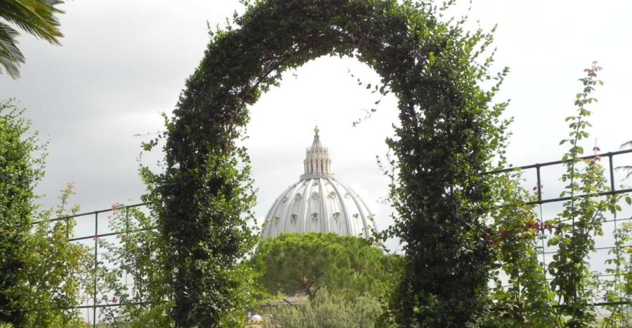 Vatican: Vatican Gardens with Bus Tour & Vatican Museums - Scenic Drive Through the Vatican Gardens with Expert Narration