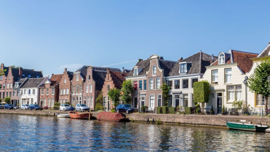 Vecht River: Private Tour sightseeing Cruise with diner - Scenic Highlights along the Vecht River