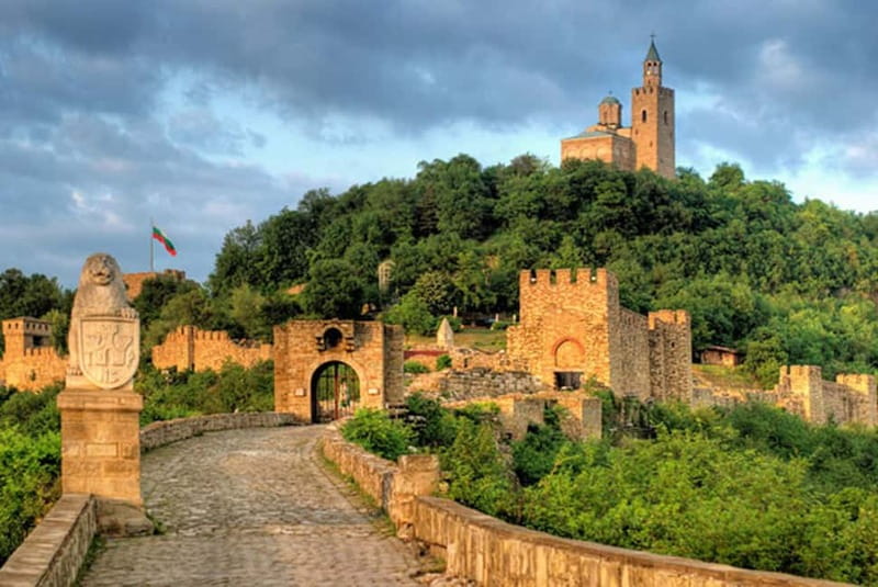 Veliko Tarnovo & Arbanasi Full day tour - Veliko Tarnovos Historic Significance and Architectural Highlights