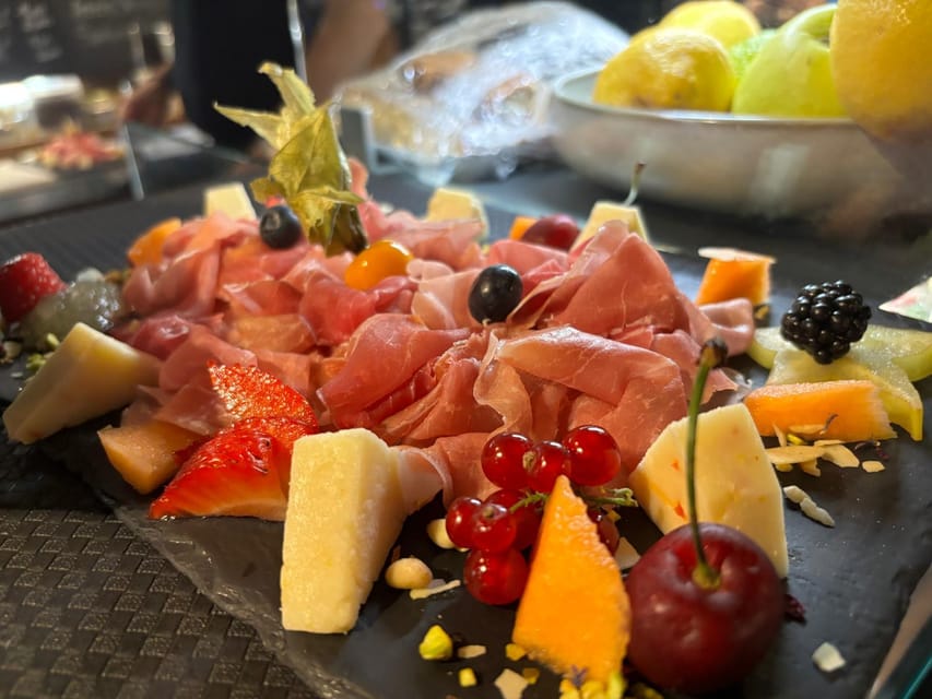 Venice: 10 shades of Cicchetti and Wine - Starting Point at Campo San Giacomo di Rialto