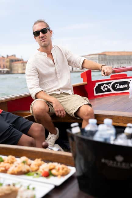 Venice at sunset: a tour on a historic 1955 bragozzo with an aperitif - Starting Point: The Meeting at Zattere in Front of Hotel Palazzo Veneziano