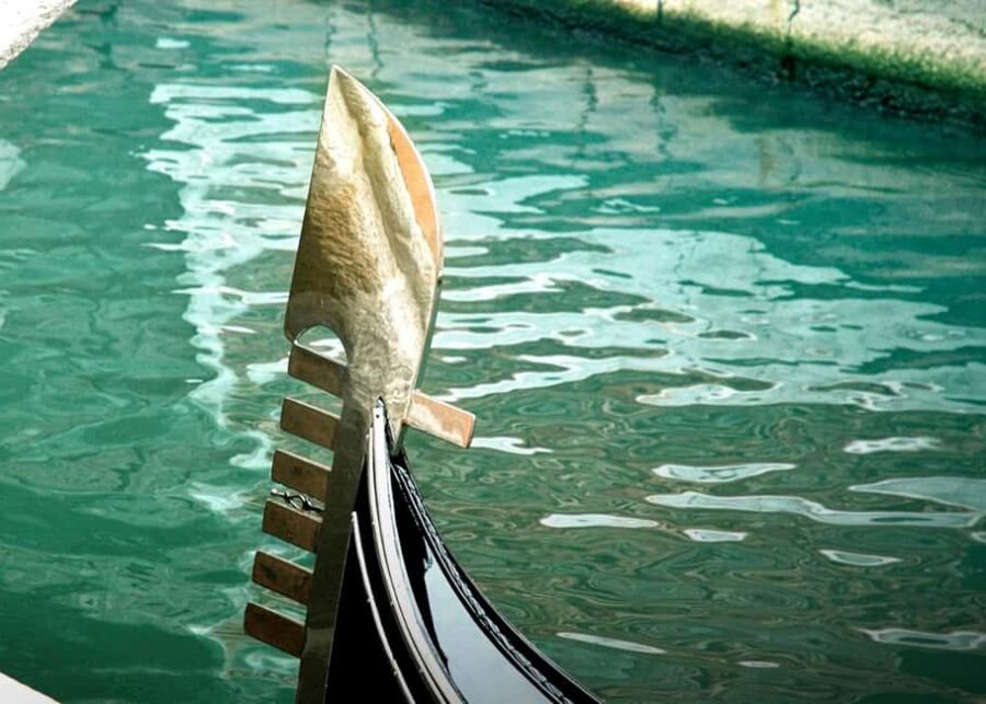 Venice: Crafted Gondola Under Breathtaking Bridge of Sighs - Logistics: Meeting Points and Group Size