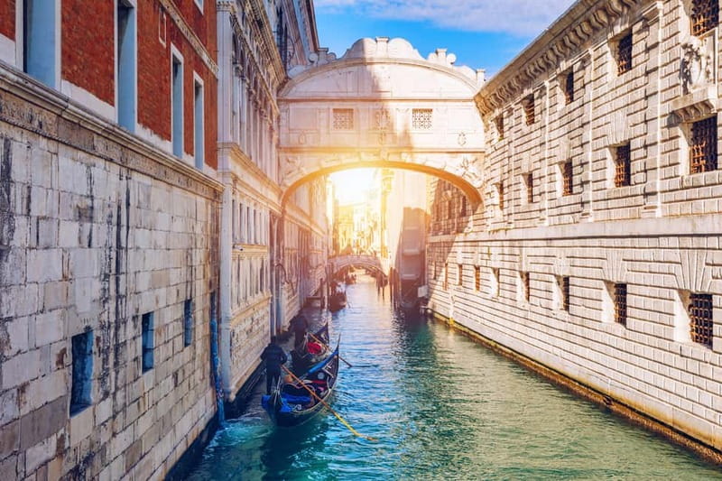 Venice: Doge's Palace & Prisons Tour - Crossing the Bridge of Sighs and Exploring the Prisons