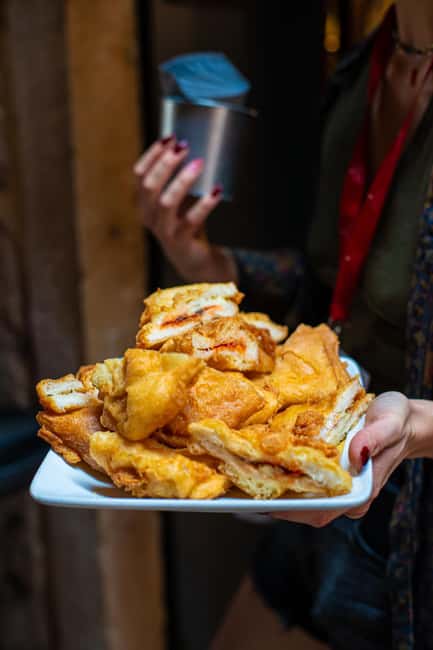 Venice: Food Tasting Tour with Cicchetti and Wine - Exploring Three Districts of Venice