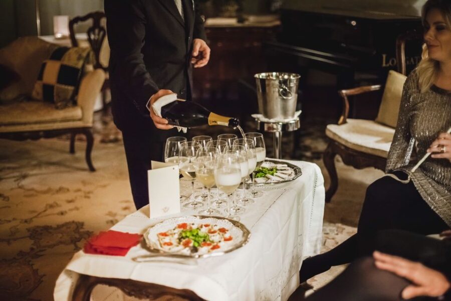 Venice: Gondola Ride and a Gala Dinner in a Venetian Palace - Starting Point and Hotel Pick-up in Venice