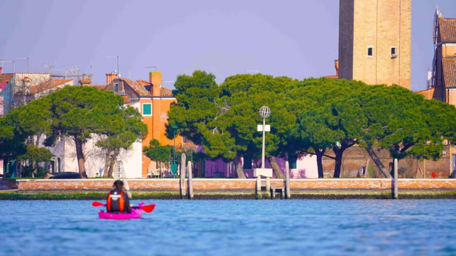 Venice: Kayak Tour in Burano among Canals and Reflections - Exploring the Venetian Lagoon by Kayak in Burano