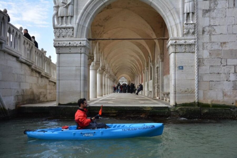 Venice: Kayak Tour, paddle in the canals from a unique POV - From Calle Brazzo to the Heart of Cannaregio
