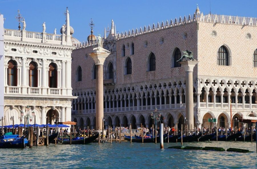 Venice: Priority Access Doge's Palace Small-group Tour - Visiting the Bridge of Sighs and Prison Cells