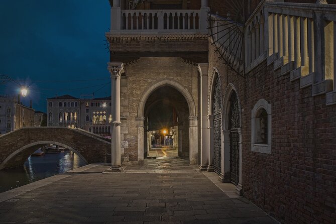 Venice: Private After Dark Tour and Gondola Ride - Exploring Venices Eerie Past at Campo Santi Giovanni e Paolo