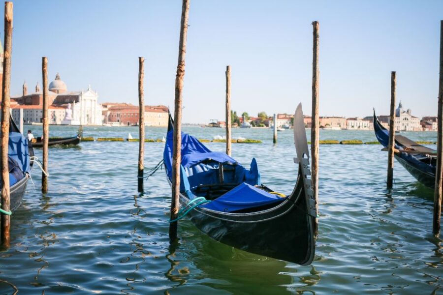 Venice: Private Gondola Tour - Meeting Point at Museo Correr in Front of Calle dellAscensione