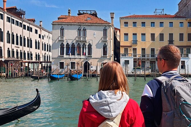 Venice Sightseeing Small Group Walking Tour with a Local Guide - Meeting Point and Tour Length