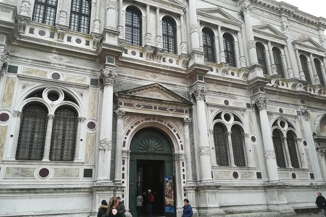 Venice Sightseeing Walking Tour with a Local Guide - Exploring San Giovanni e Paolo, the Dogares’ Final Resting Place