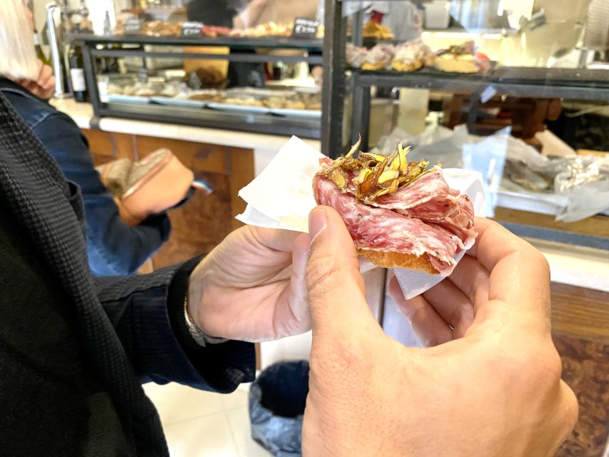 Venice: Street Food Tour with a Local Guide and Tastings - Visiting the Rialto Market: Venice’s Food Hub