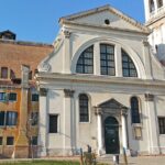 Venice Top attractions Walking Tour along the Canals with Local Guide - Starting Point and Tour Logistics in Venice