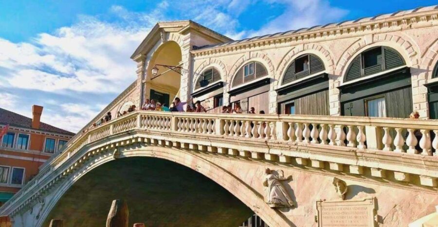 Venice Walking Tour from St. Mark's to Rialto Bridge - Discovering Venices Major Sights with a Skilled Guide