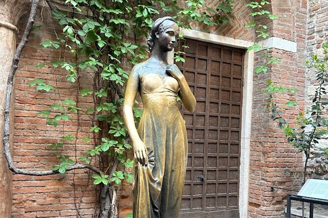 Verona: Juliets House Fast-Track Entry Ticket & Audio Guide - Self-Guided Tour with an Audio Guide