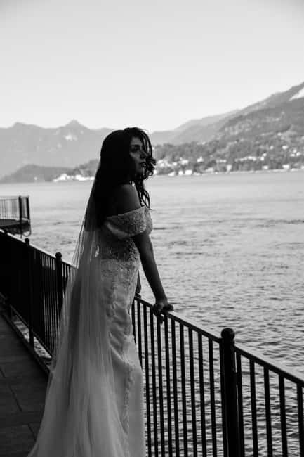 Verona: Photoshoot with a Professional Photographer - Starting Point at Castelvecchio for Easy Access