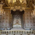 Versailles: Guided tour of the Palace of Versailles in a small group - Starting at the Statue of Louis XIV in Versailles