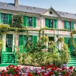 Versailles Palace and Giverny Monet House Guided Visit with Lunch - Walking Across Monet’s Gardens in Giverny