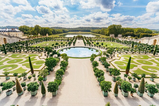 Versailles Palace Guided Tour with Gardens, Trianons & The Hamlet - Discovering the Gardens of Versailles in Detail