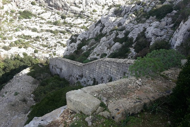 Victoria Lines Tour - From the Original Victoria Lines to Modern Views