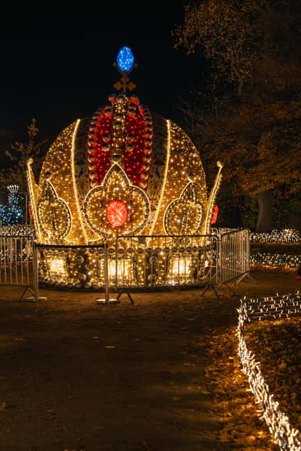 Vienna: Christmas Evening Tour with Schönbrunn Palace Lights - Schönbrunn Palace Gardens and the Imperial Lights Show
