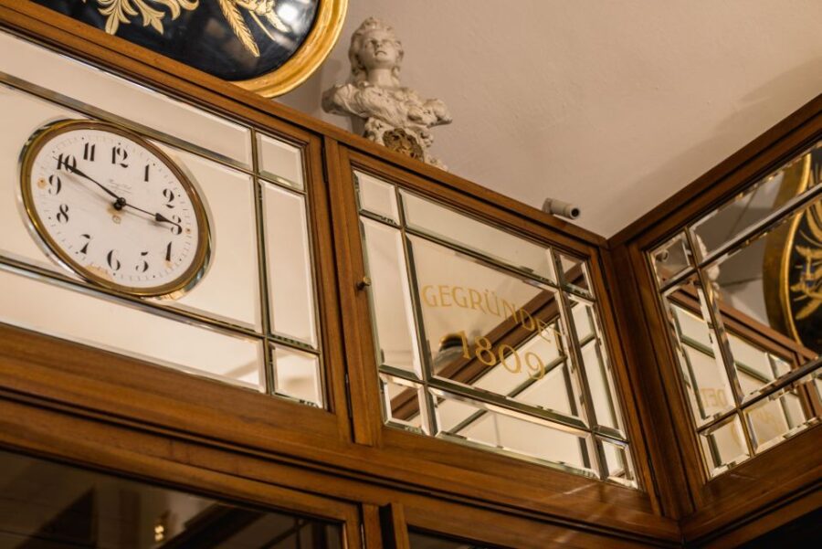 Vienna: KuK Perfumery Filz - Viennese Perfume Tasting - Relaxing Coffee Break at Viennas Oldest Coffee House