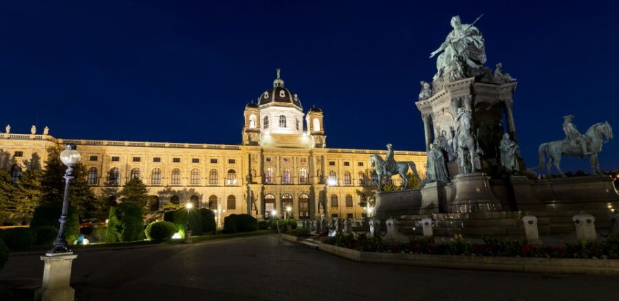 Vienna: Panoramic Night Tour by Bus - Starting Point at the Vienna State Opera
