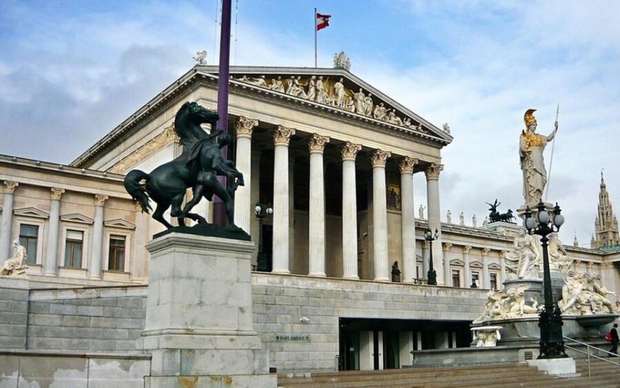 Vienna: Private Half-Day Sightseeing Tour with a Local - The Route and Iconic Sightseeing Stops in Vienna