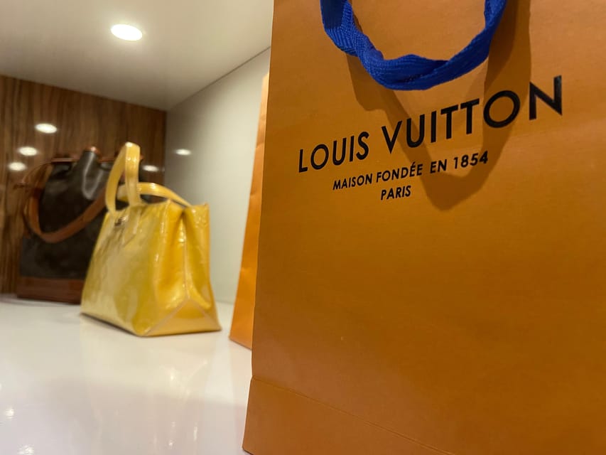 Vienna: VVIP Designer Shopping with Angelina Hot Chocolate - The Starting Point at Vienna Marriott Hotel