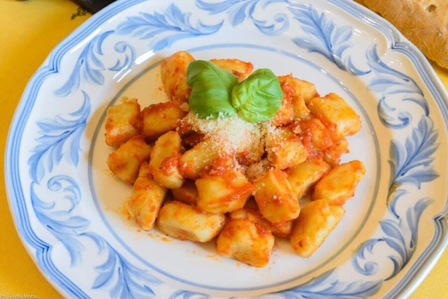 Vietri sul Mare: Dining Experience at a Local's Home - Meeting Your Host in Vietri sul Mare