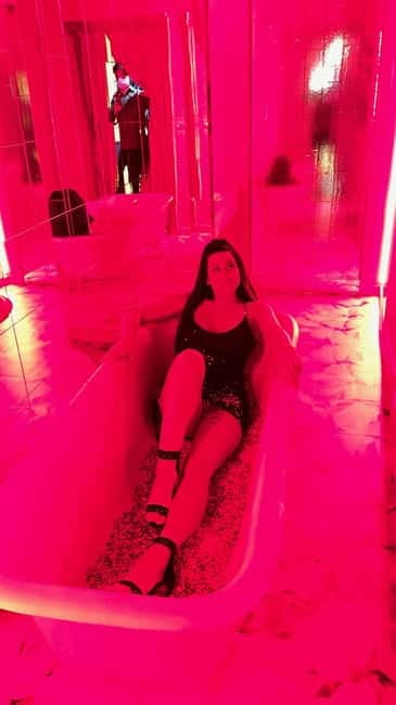 Vigo: Thematic Tour Selfie Experience Gallery Vigo-Galicia - How the Selfie Experience Works: What to Expect