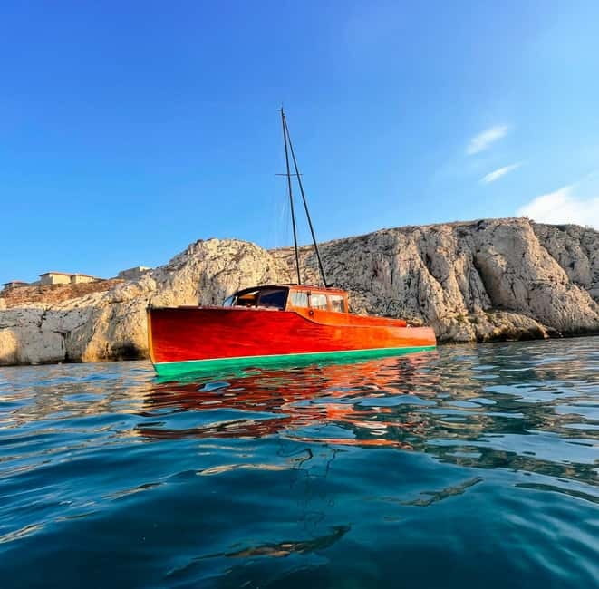 Vintage sunset boat tour of Marseille - small groups (2h) - Admire the Iconic Statue of David from the Water