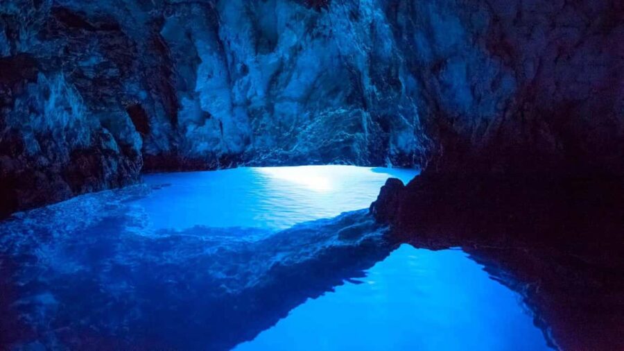 Vis: 3 Islands, 2 Caves, and 7 Spots Boat Tour - Visiting the Blue & Green Caves on Bievo Island
