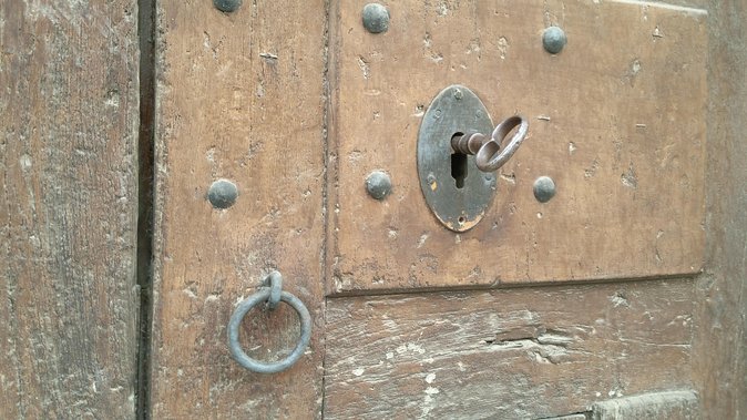 Visit a winery of the 19th century and its draft - Exploring La Bodega del Tesoros Restored Cellar