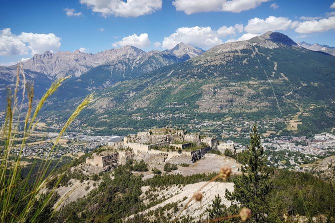 Visit of the fortified heritage of Vauban in VTTAE - Discovering Vauban’s UNESCO Forts with Electric Bikes