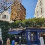 Visit the Montmartre district in Italian with a local guide - Starting at Place des Abbesses with a Local Guide