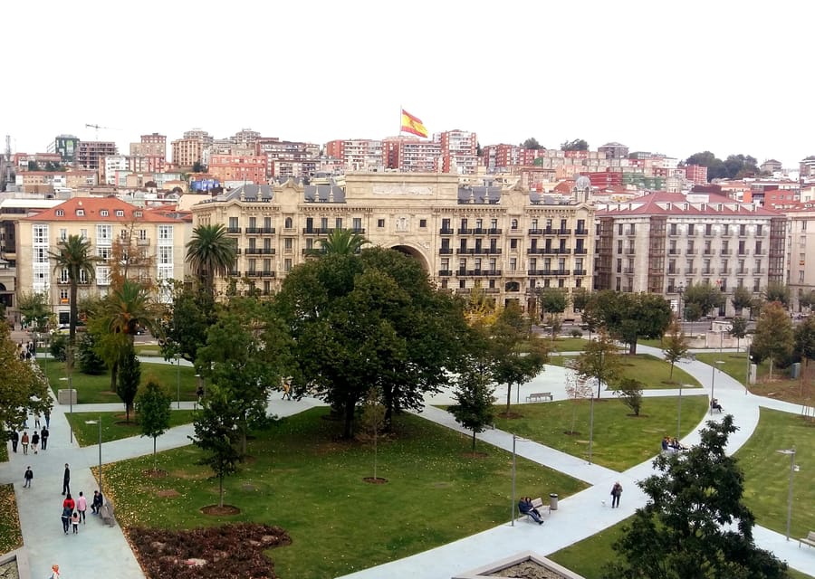 Visita privada a Santander: exclusiva y personalizada - Meet Your Guide at the Santander Tourism Office