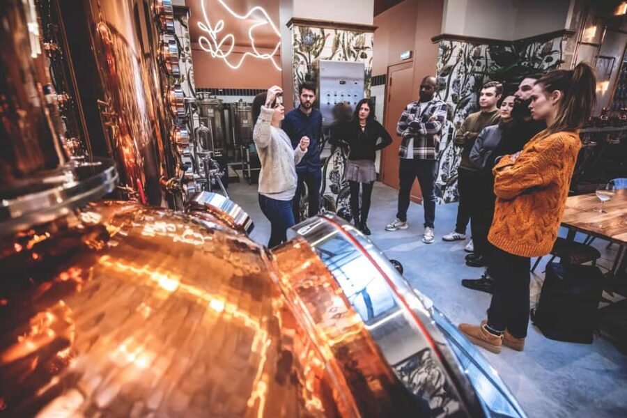 Visite de la distillerie et dégustation - The Welcome Cocktail Sets the Tone for the Experience