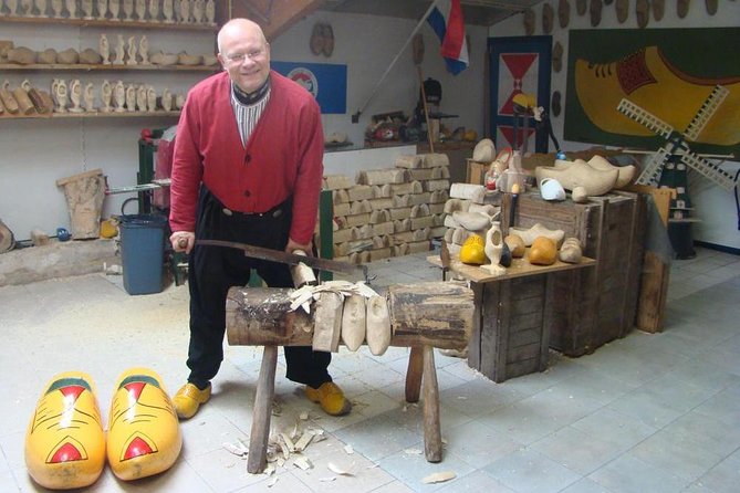 Volendam & Marken Private Tour in luxury Jaguar S Type 1/2 day - Exploring Volendam: A Taste of Dutch Fishing Culture