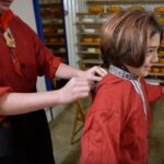 Volendam: Traditional Costume Photo with Cheese & Clog Tour - Visiting Simonehoeve: The Starting Point in Katwoude