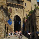 Volterra and San Gimignano: a taste of medieval Tuscany! - Wandering the Piazza dei Priori in Volterra