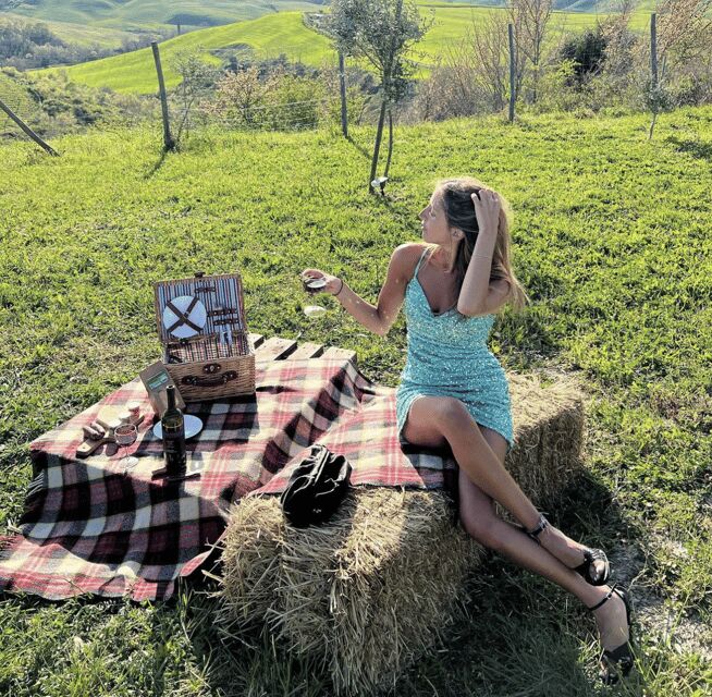 Volterra: Aperivintage aperitif in vineyard whit a Fiat 500 - Who Will Love This Experience