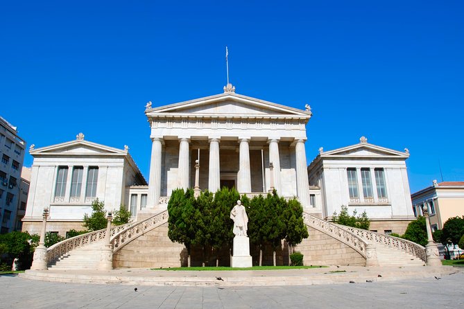 Walk through the history of Athens - Watching the Changing of the Guard at Syntagma Square